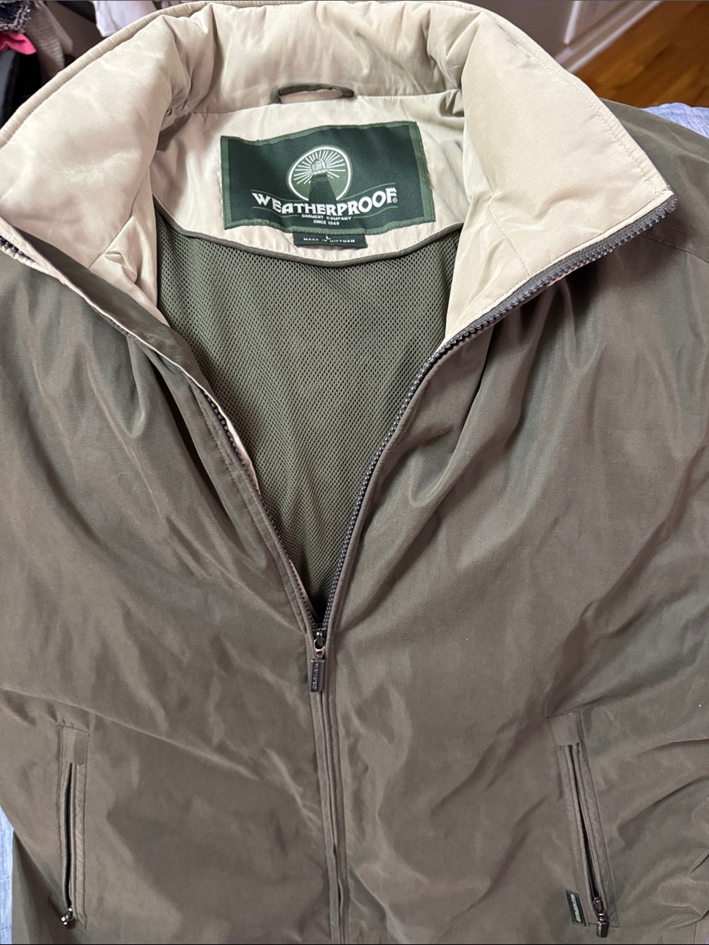 Weatherproof Olive Green Men's Zip Windbreaker with Beige Collar
